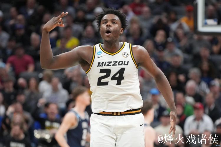 科比-布朗全场10中2低效表现，正负值-27创最低，仅获9分4板1助